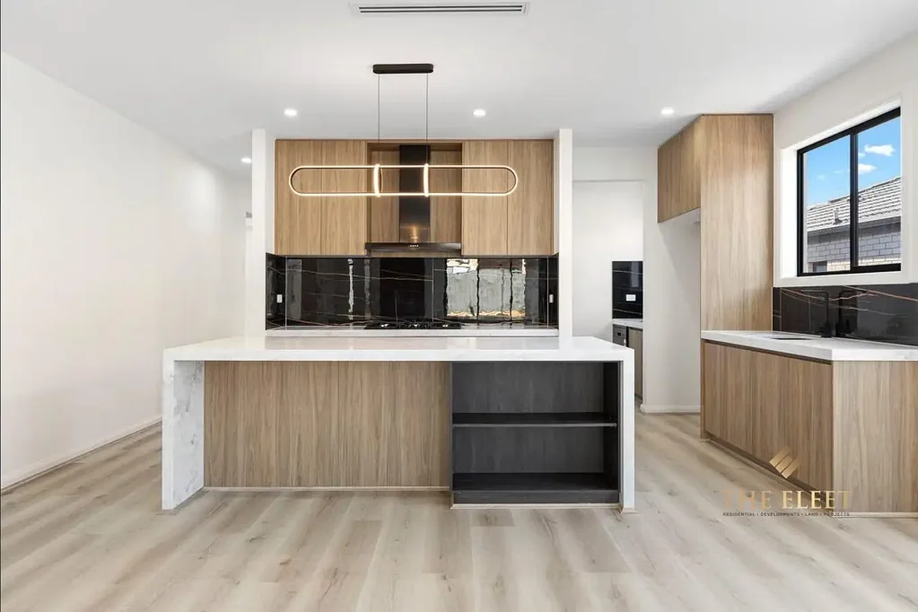 Werribee 4Zimmer Brand New Luxury Home - With Dual Master Suites!, Located Close to Schools , Shooping Centres and all Lifestyle Amenities".