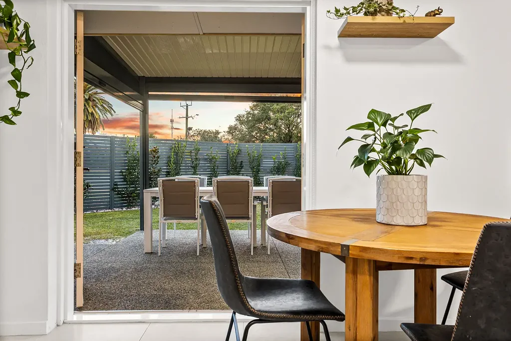 Spearwood 2Moenga Park-side, renovated & ready to enjoy perfect for first home buyers and downsizers