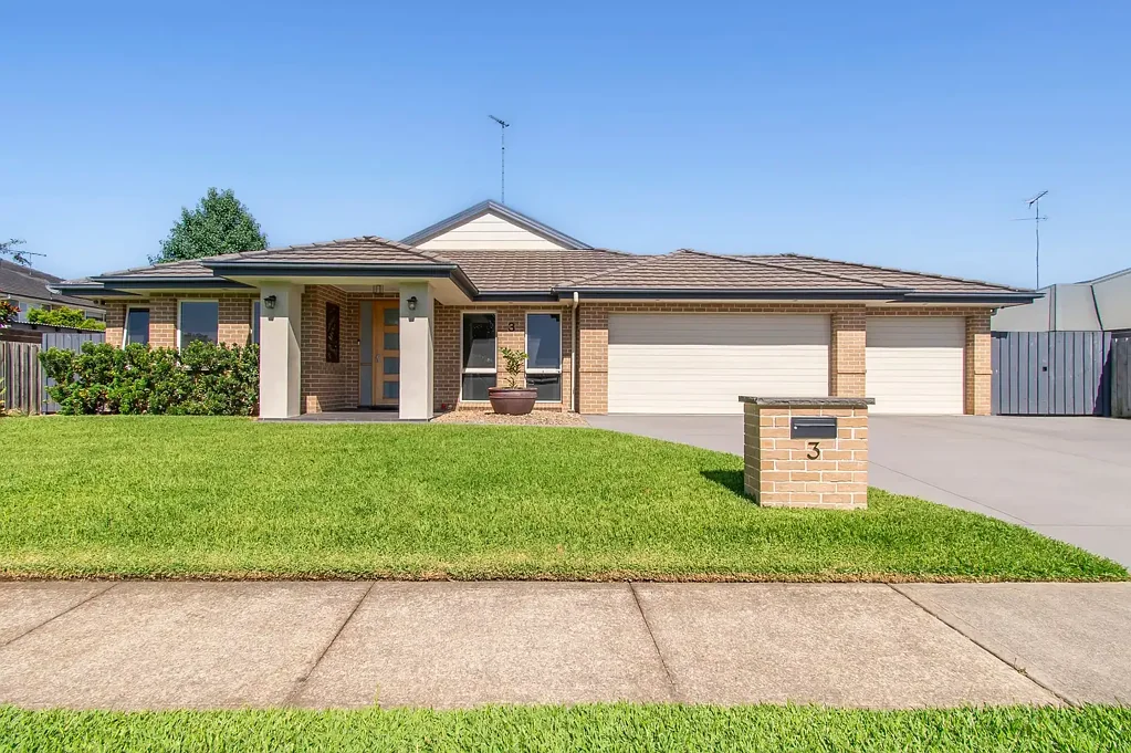 Pitt Town 5 Slaapkamer Your Own Private Oasis + Triple Garage and Side Access