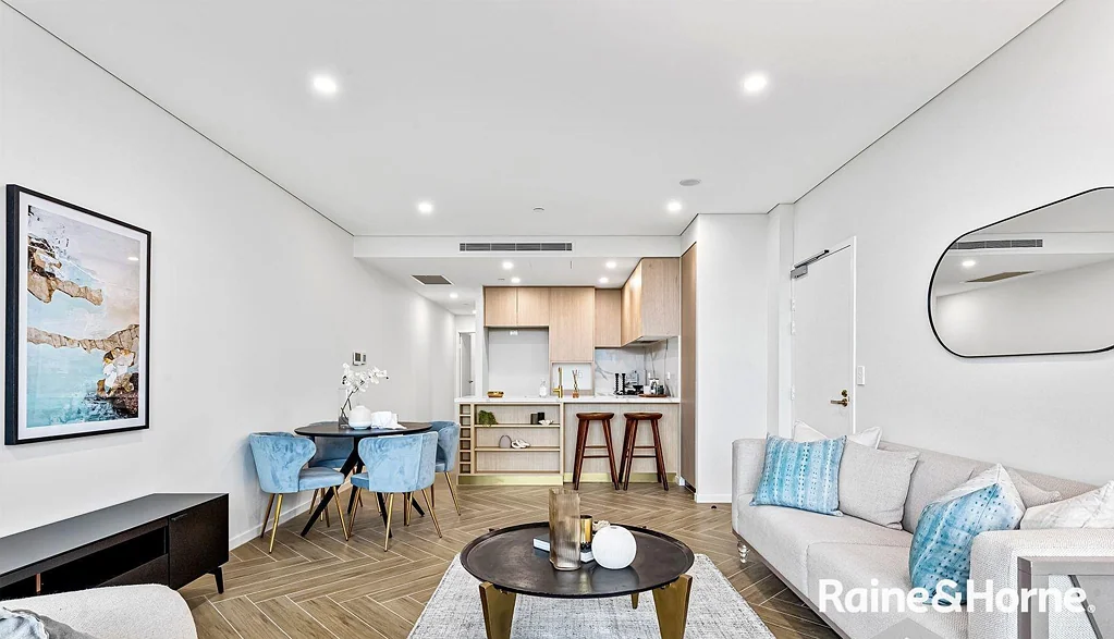 ULTRA MODERN -2 B/R EXECUTIVE LIVING ON THE 14TH FLOOR