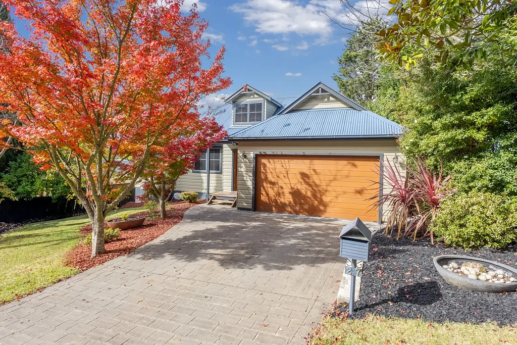 Leura 3房  Weatherboard Elegance in a Peaceful Leura Setting