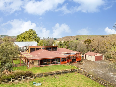 Central Hawkes Bay Coastal  Spacious Country Living With Two Dwellings