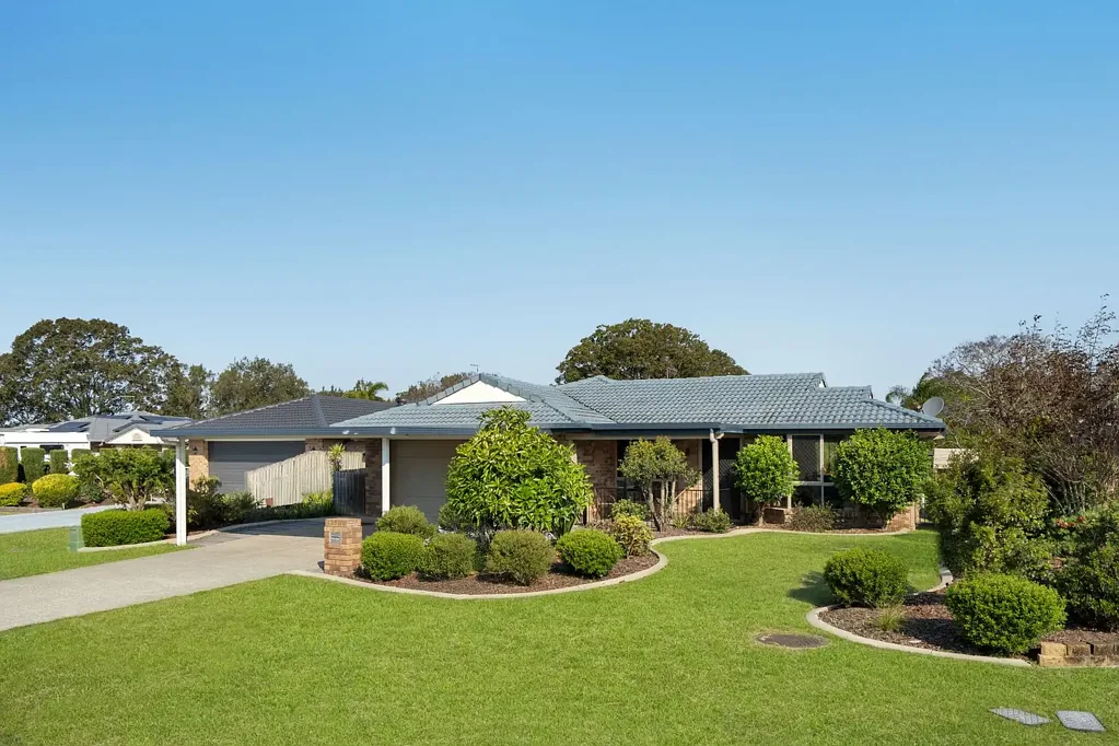 Windaroo 4房  Peaceful Golf Course Outlook On  981sq Block!!