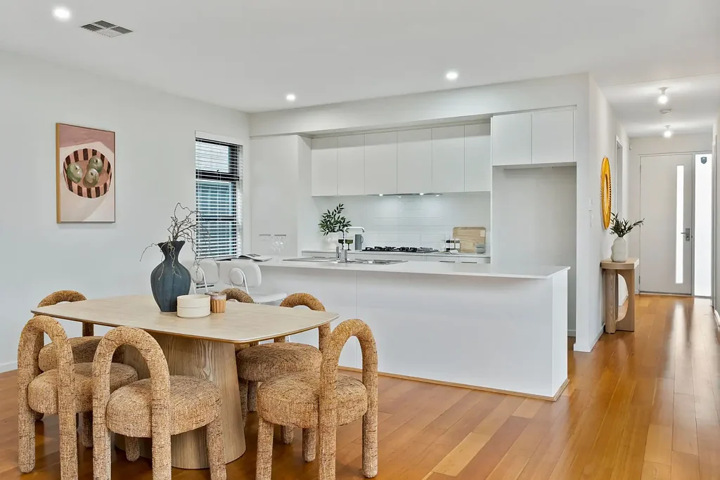 Vale Park 3房  Torrens-Titled, Light, Lifestyle & Room to Grow in a Prized Eastern Pocket.