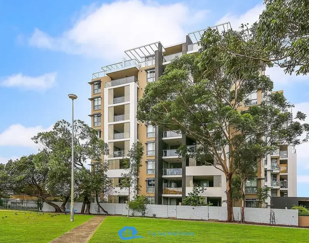 Spacious 3 bedroom Apartment in Hillsdale.