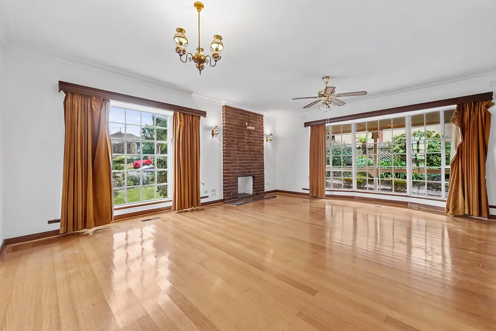 Dual-Key Living in Sought After Location