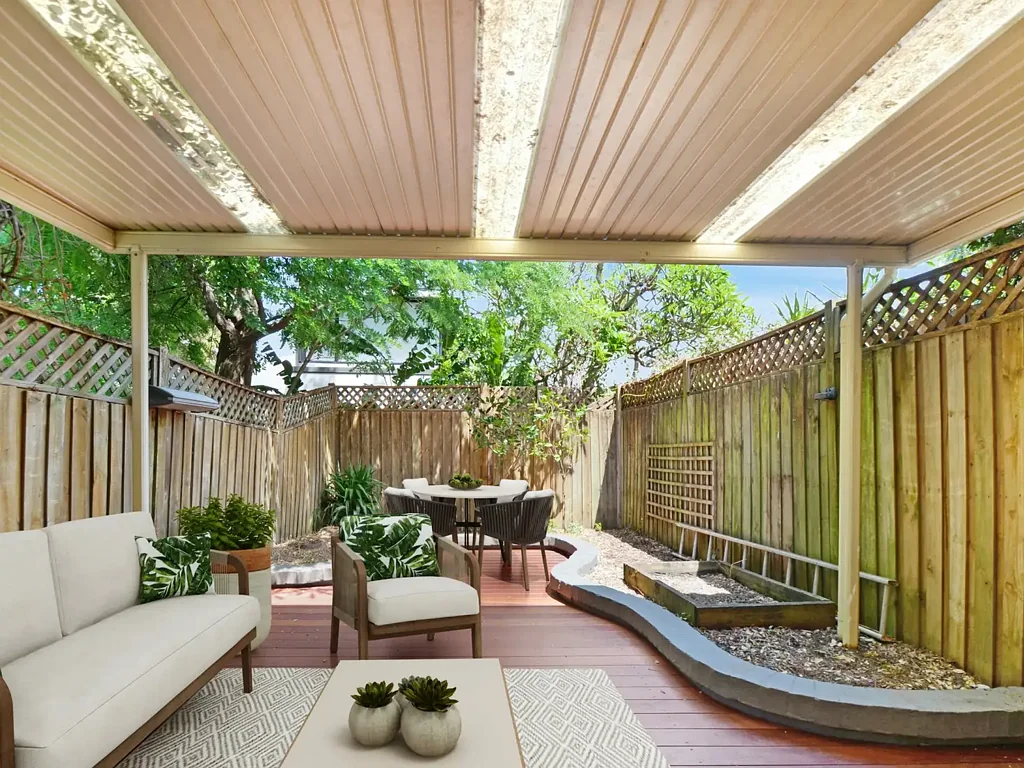 TRANQUIL COTTAGE STYLE SEMI WITH SUN-SOAKED COURTYARD