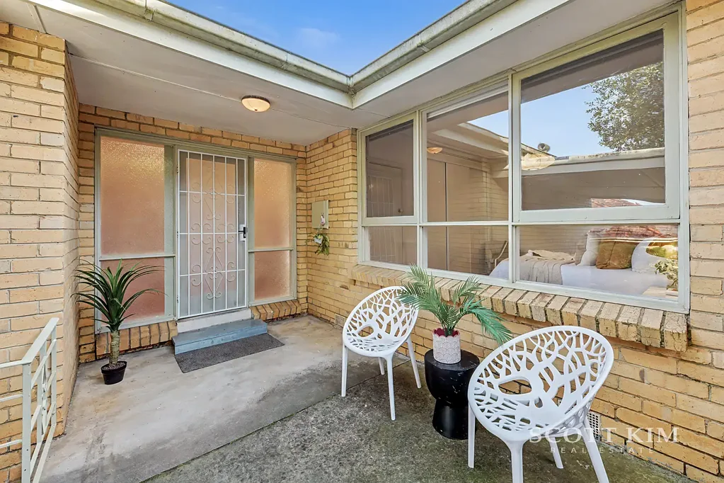 Balwyn 3房 Balwyn High School划片 优质学区房 三卧宽敞 现代厨房 不锈钢电器 低维护后院 步行商圈 公交便利 Renovated Comfort in Prime Balwyn Location | Balwyn High School Zone | Walk to Shops & Tram