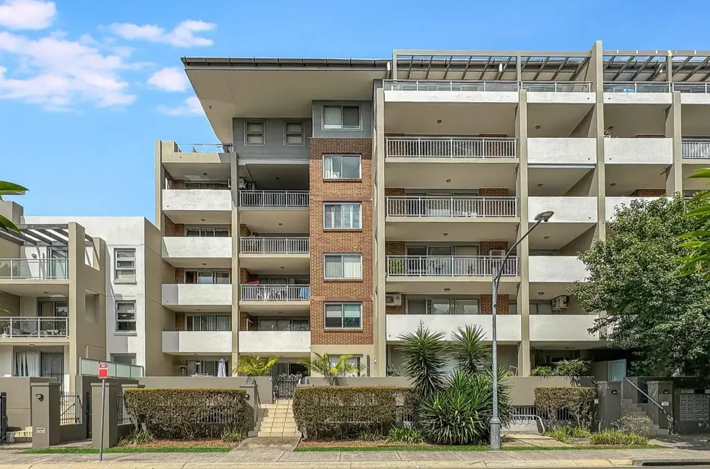 Stylish and Spacious 3-Bedroom Unit in Holroyd
