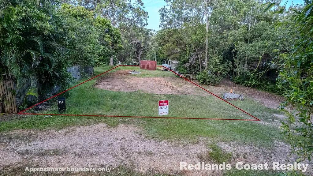 Lamb Island 708m² Block with Extras – Great Value & Central Location!
