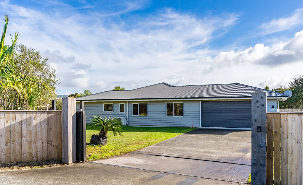 Mangawhai Heads 3 Bedroom Your easy-care coastal escape