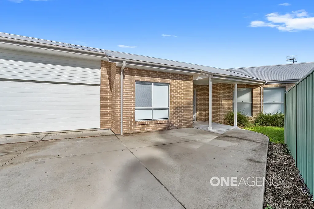 STYLISH AND MODERN 4 BEDROOM HOME WITH SPACIOUS YARD