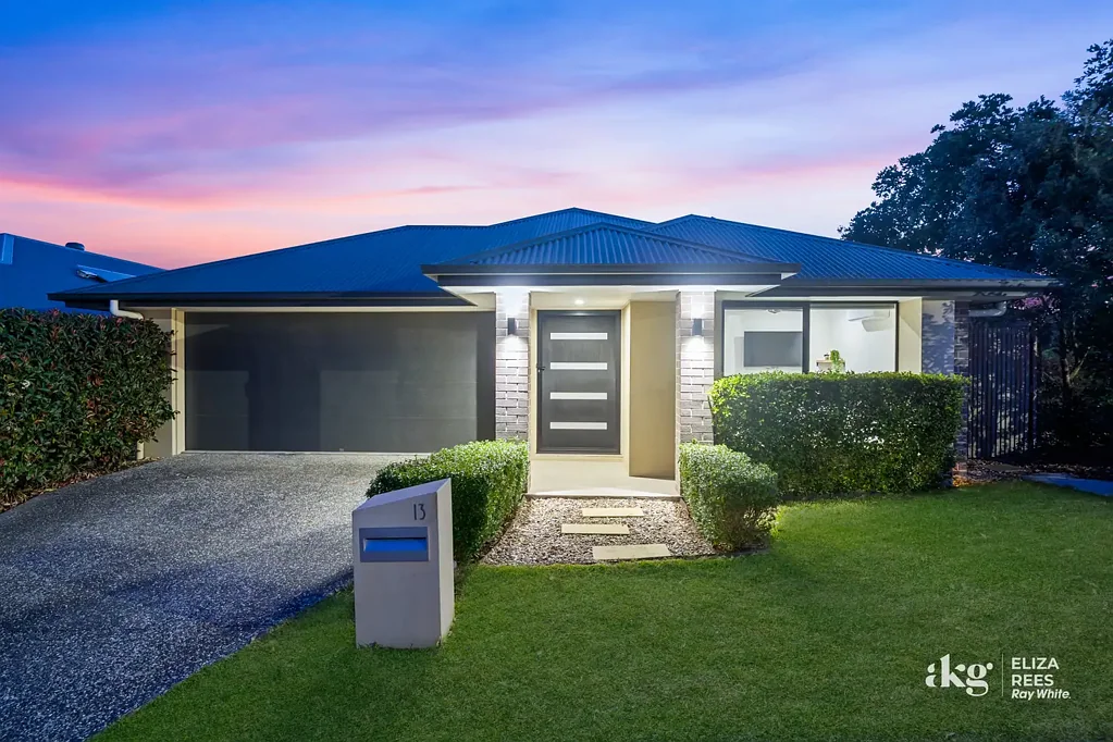 Greenbank 4Kwarto A beautiful home with the BEST outdoor space to call your own!