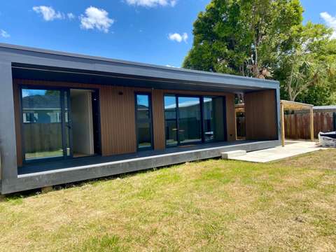 TINY HOME COMES TO PAKURANGA HEIGHTS!!