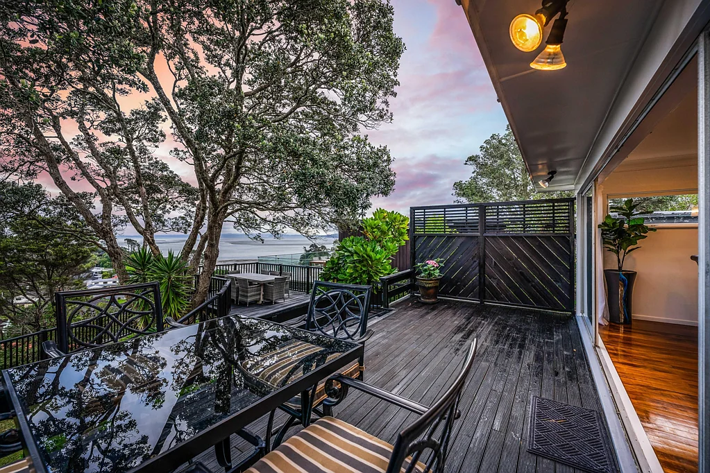 Lynfield 4 Slaapkamer Waterviews Framed by Elegance