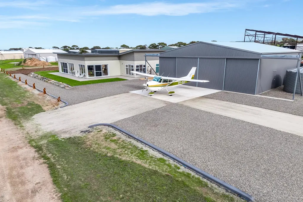 Goolwa 3房  Near new, offering lifestyle, space and extensive shedding