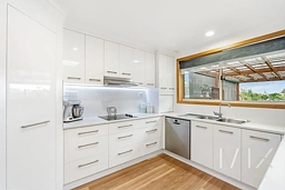 8 Bemlena Place, Brighton