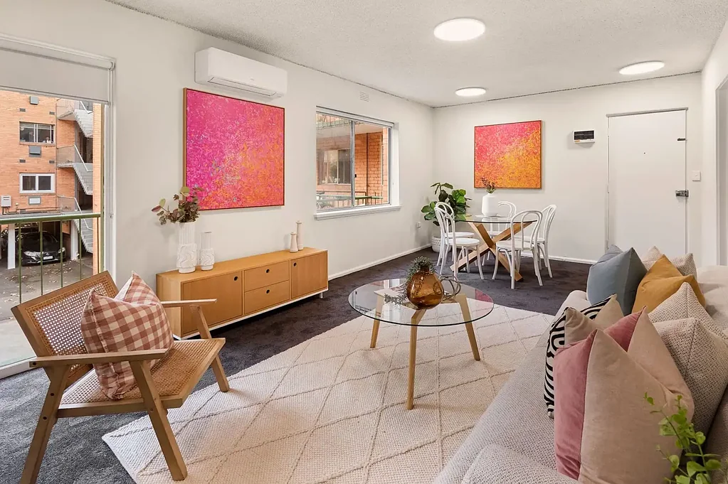 North Melbourne 3બેડરૂમ Spacious, Light-Filled Apartment with City-Fringe Appeal