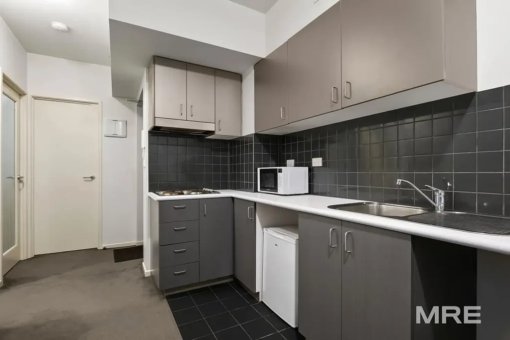 Easy furnished living in central Melbourne