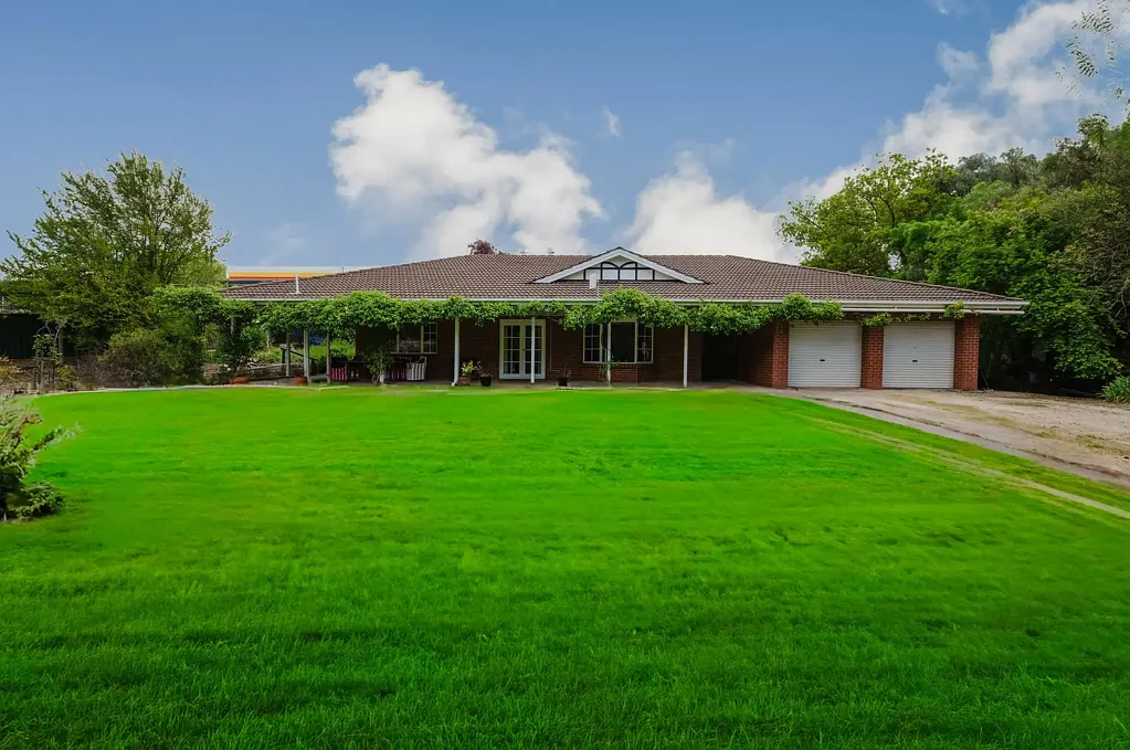 Auburn 4Moenga 4 BEDROOM HOME ON ONE* ACRE BLOCK