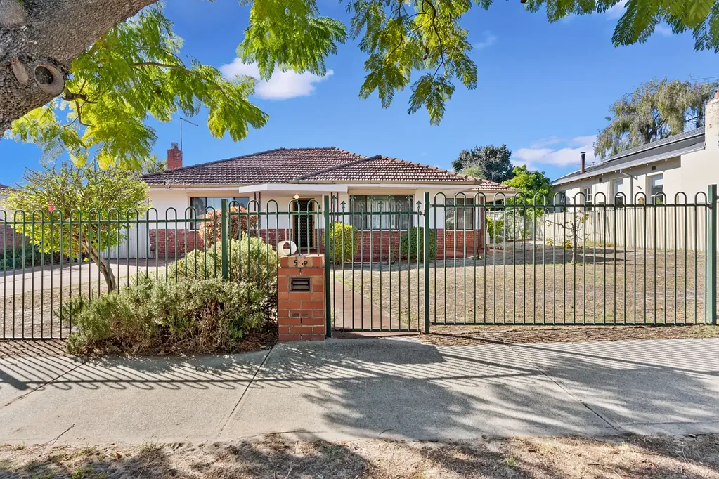 Classic Mount Hawthorn Home with Furnishings Included.