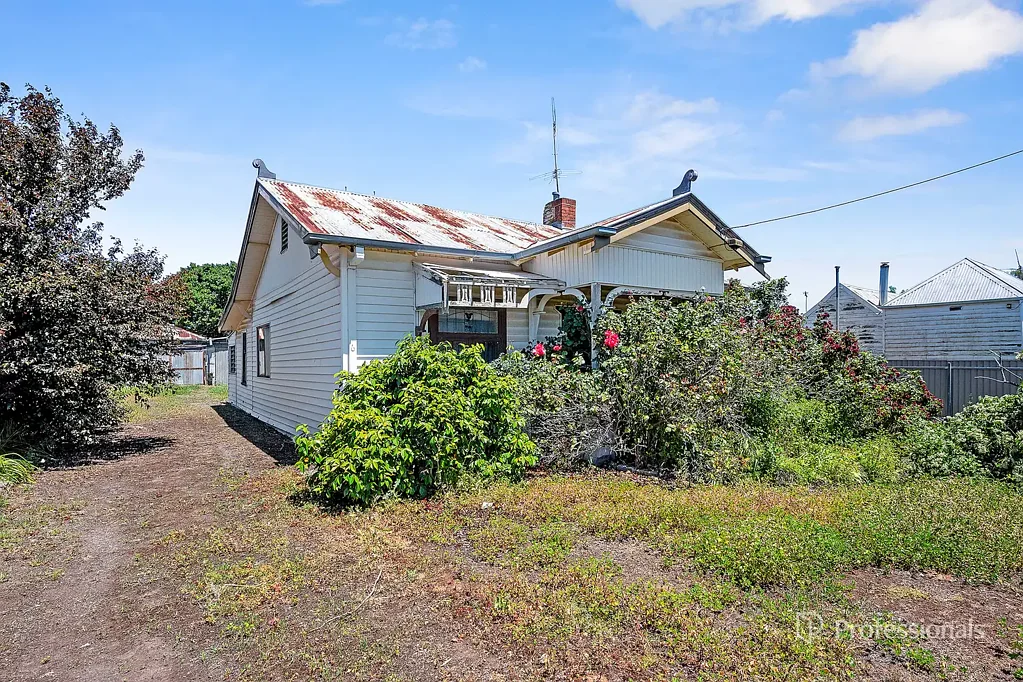 Maryborough 3 Slaapkamer Period Gem Ready for Restoration