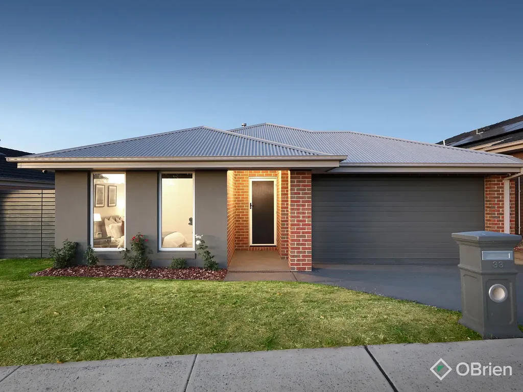 33 Babylon Crescent, Clyde North, VIC 3978