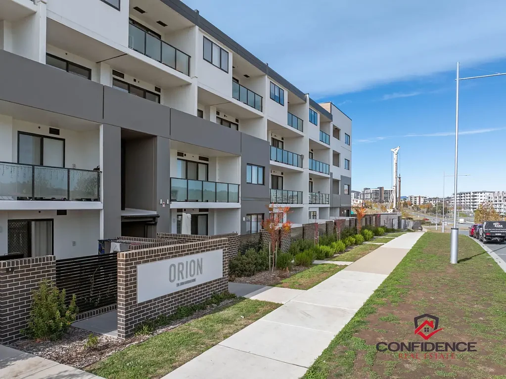 Coombs 2ห้องนอน Bright Corner Apartment with North Facing Living & Prime Location