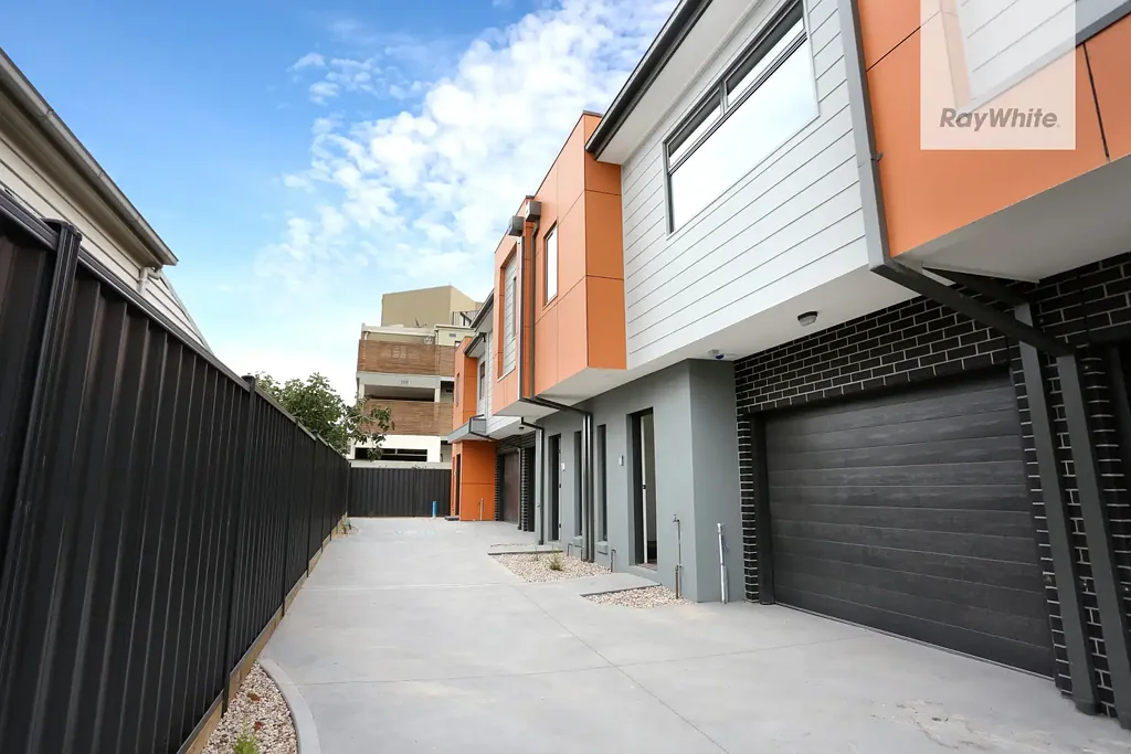 Low Maintenance, Convenient Townhouse