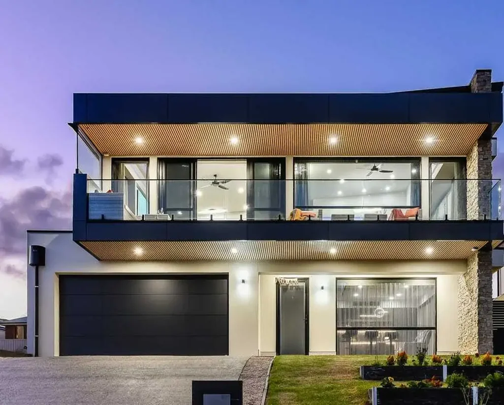 FULLY FURNISHED LUXURY HOME WITH FANTASTIC PANORAMIC COASTAL VIEWS