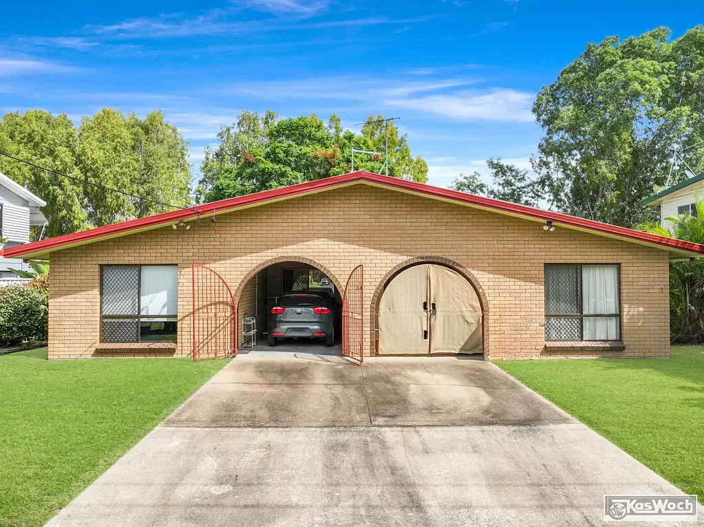 Norman Gardens 4Zimmer THE PERFECT BRICK DUPLEX ( 2 x 2 Bedroom Units ) Air Conditioned  - lockup garages - Prime location.