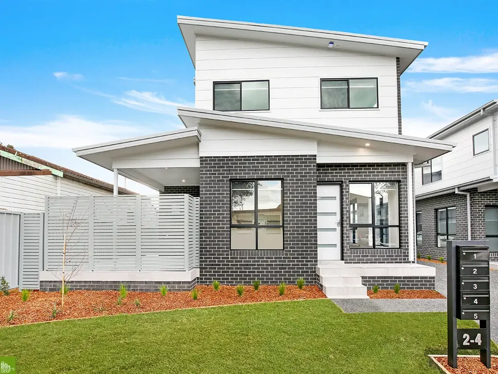 CONTEMPORARY STYLING - CONVENIENT LOCATION