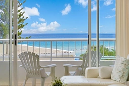 8/5 Ward Street, Coolangatta