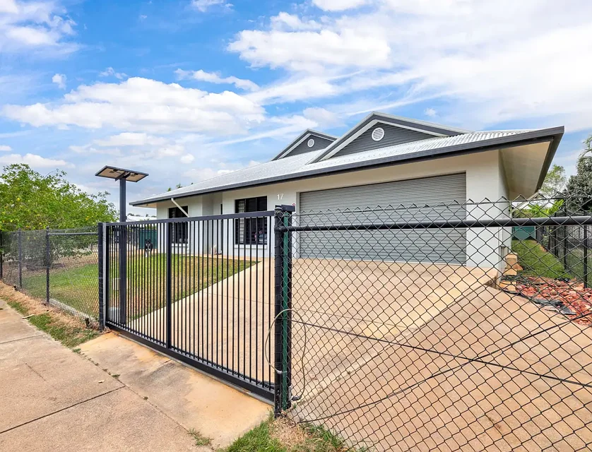 17 Flinders Street, Johnston, Palmerston, 6部屋, 2バスルーム, House
