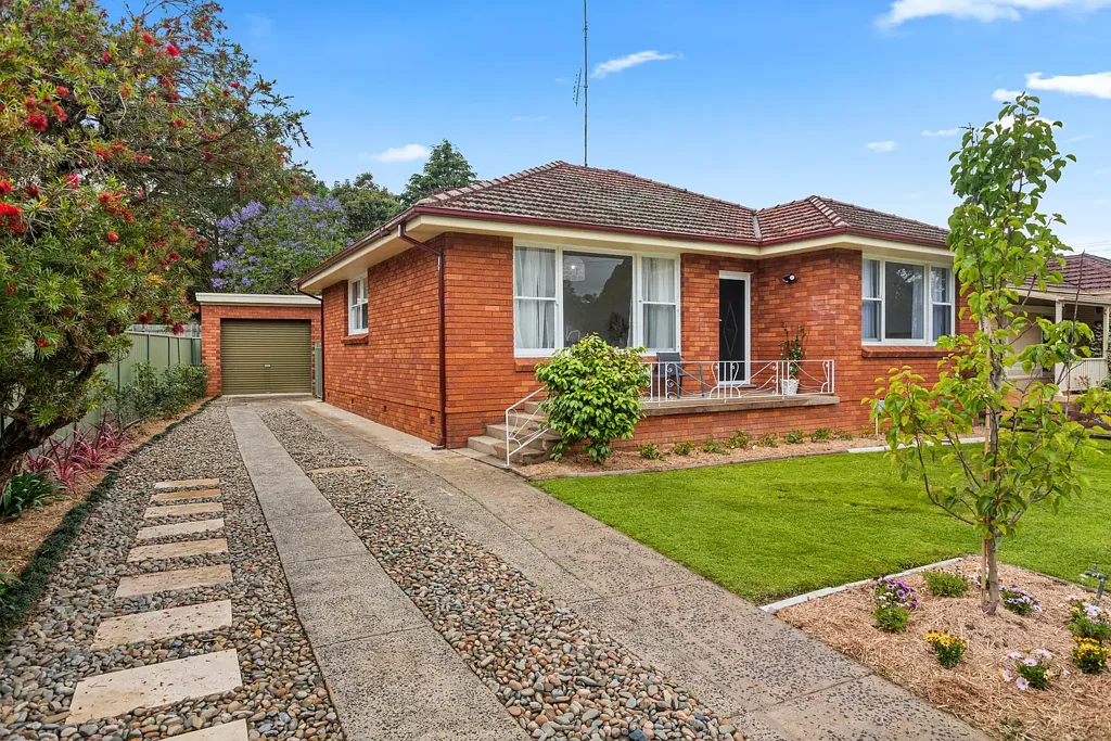 West Wollongong 3房 经典魅力与现代舒适 Classic Charm with Modern Comfort