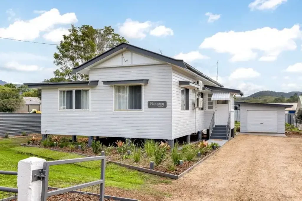 Atherton 3 Bedroom "HAMPTON on Lloyd"