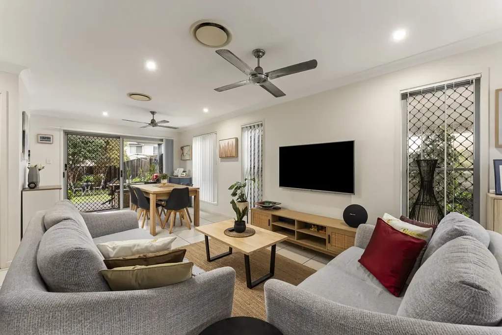 Fitzgibbon 4房 宽敞四卧室联排别墅，带超大后院，全年舒适宜居 Spacious Four-Bedroom Townhouse with Expansive Backyard and Year-Round Comfort