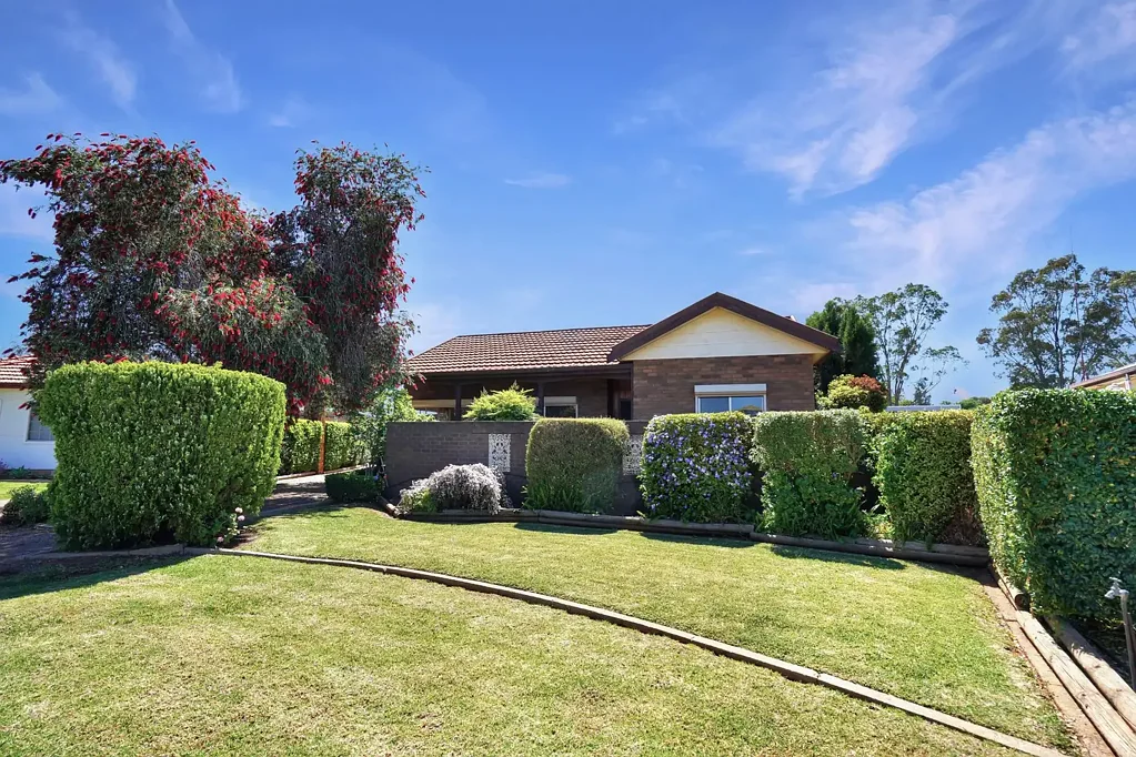 Griffith 4房  Spacious Home on large 1,151m2 (approx.)!
