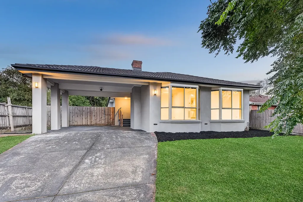 Berwick 4Phòng ngủ Stylish family living, zoned for Brentwood Park Primary School and Kambrya College