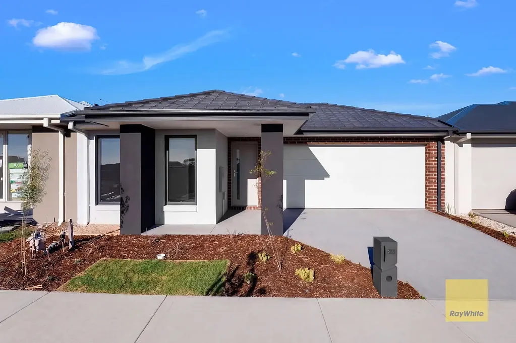 Brand New Spacious Family Home with Double Garage & Year-Round Comfort