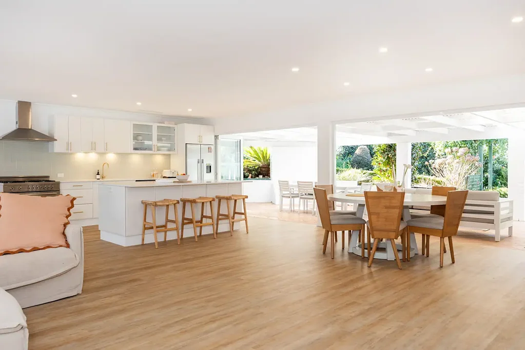 8 Valley Drive, Mollymook Beach, NSW 2539