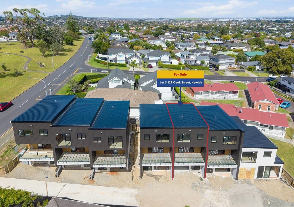 Howick 3房  Multi-Level Living with Internal Garage