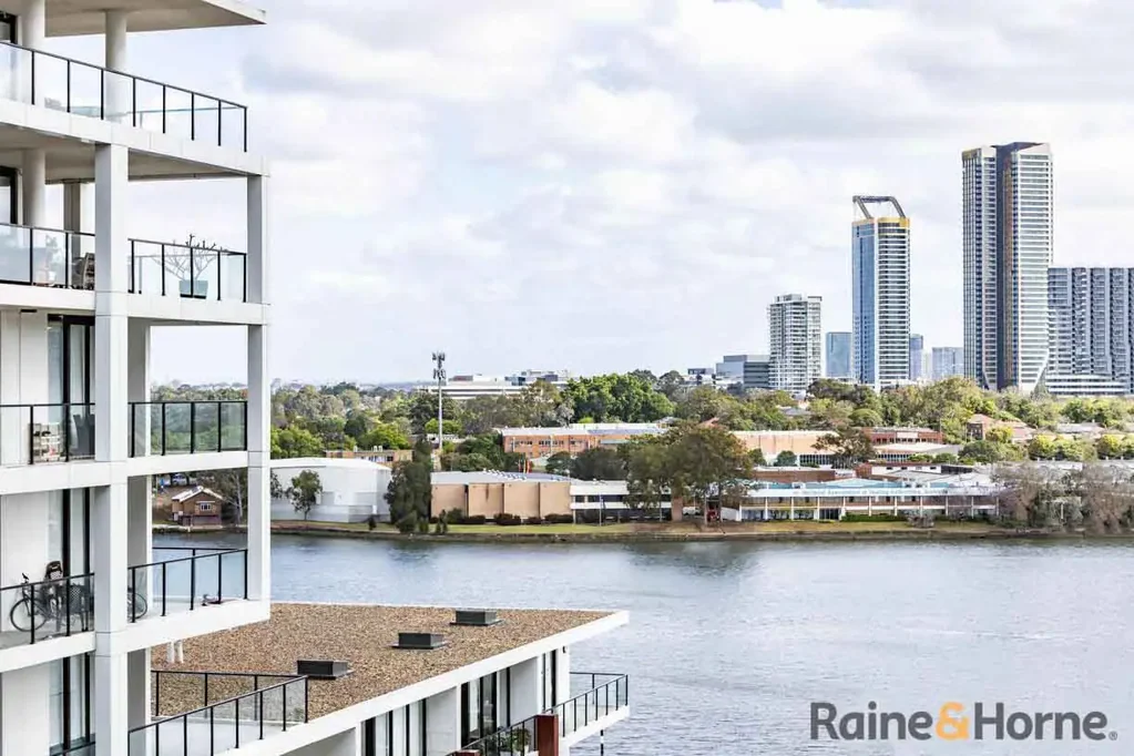 Ryde 3ห้องนอน Stunning Waterfront Residence | 3.1m High Ceilings | Corner Apartment with Uninterrupted River Views