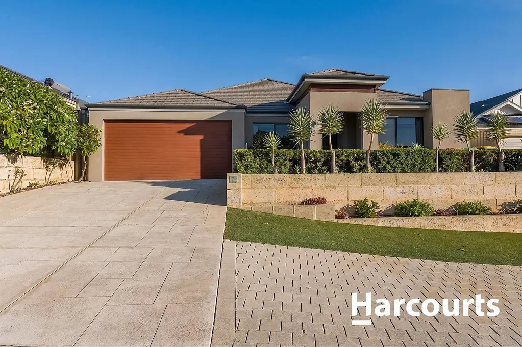 Hocking 4 Bedroom Palatial Perfection!