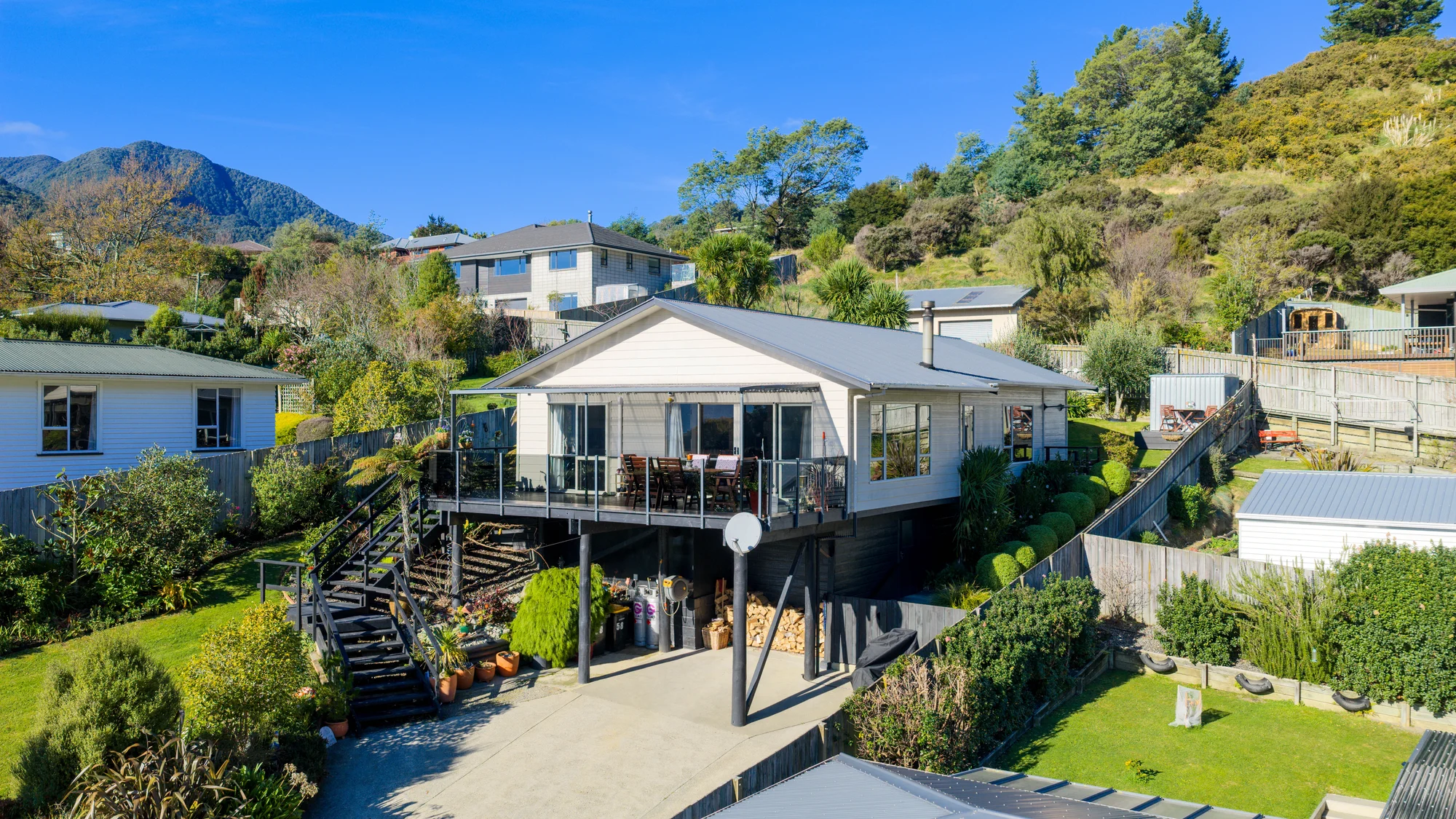 Picton 3 Slaapkamer Views and comfort – extremely motivated vendors