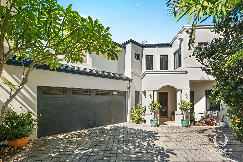 Como 5 Bedroom Grand. Private. Como Riverside.