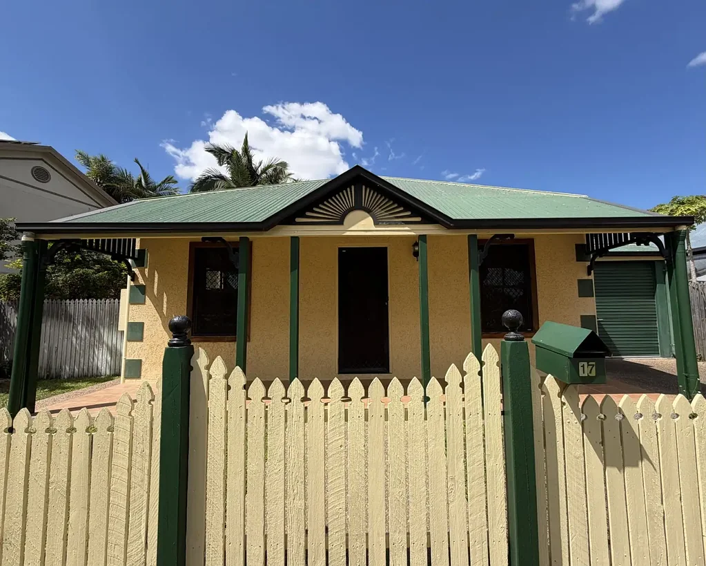 3 BEDROOM COTTAGE STYLE HOME IN KIRWAN + POWERED GARDEN SHED!