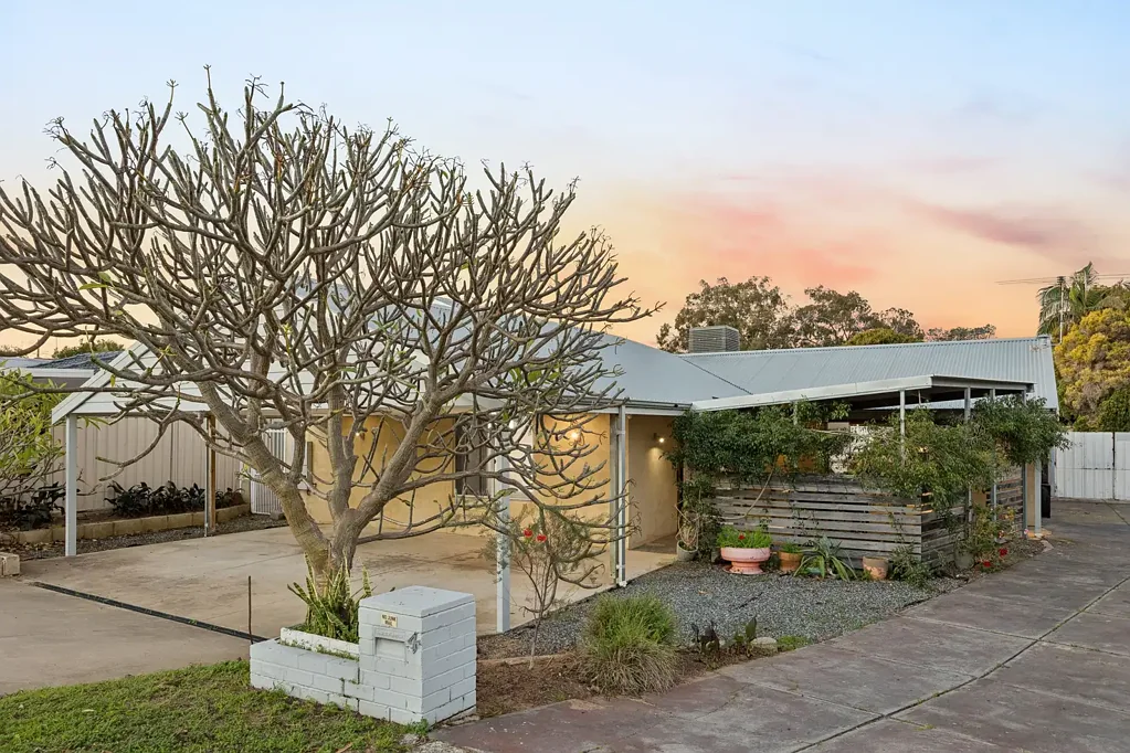 Hamilton Hill 3 Slaapkamer Big block, Manning Parkside location!