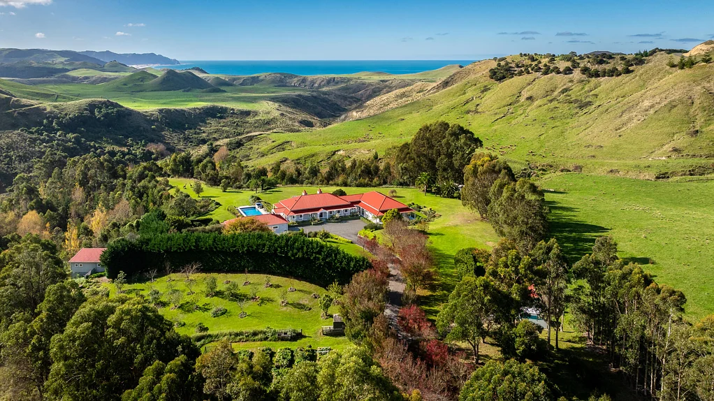 Waimarama  Cape South: Elegant French Colonial Retreat