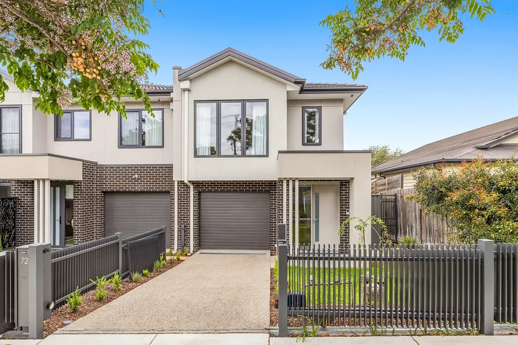 Essendon 3 Slaapkamer Brand-new craftsman-built luxury with tranquil Moonee Ponds Creek views